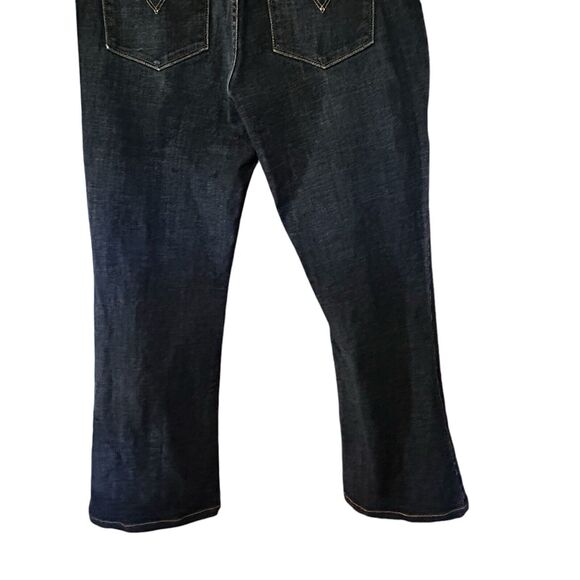 LEVIS Women’s Bold Curve Classic Jeans Bootcut Jeans Med Wash Mid Rise Size 12 - Picture 7 of 15